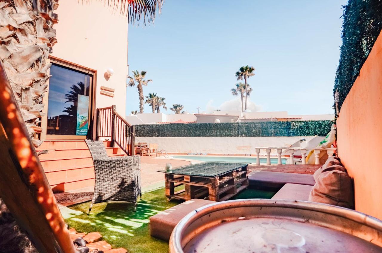 International Surf Camp Only Surf Hostel Corralejo Kültér fotó